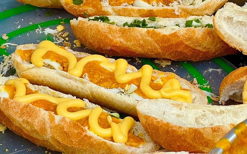Bánh mì gạch cua