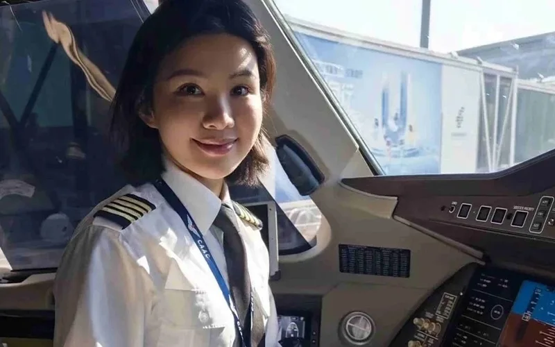 Nữ cơ trưởng Dư Duyệt