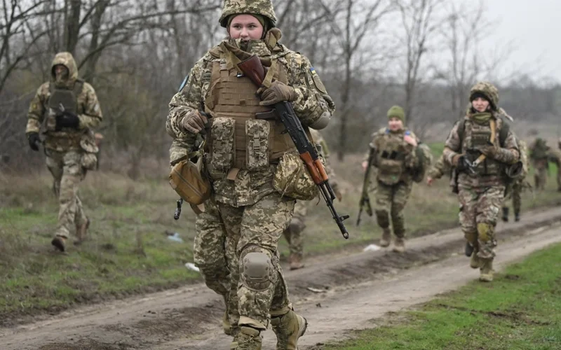 Hoạt Động Tình Báo và Chiến Lược Quân Sự