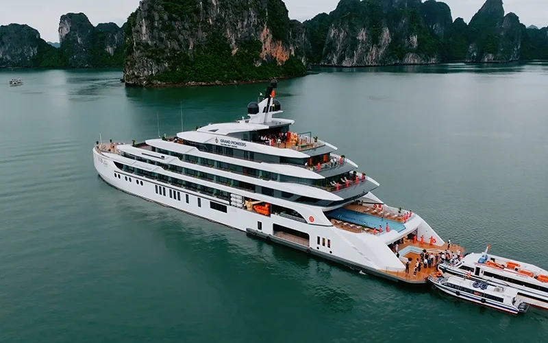 Trải nghiệm đi du thuyền ngắm cảnh