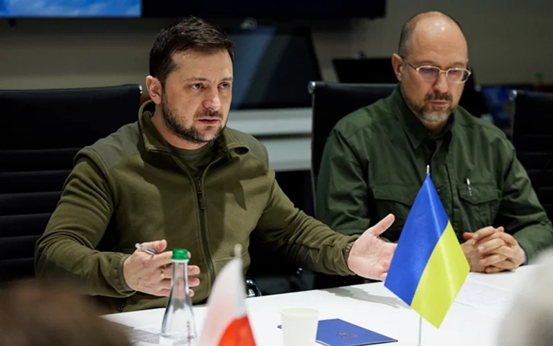 Tiến hành một cuộc cải tổ nội các lớn