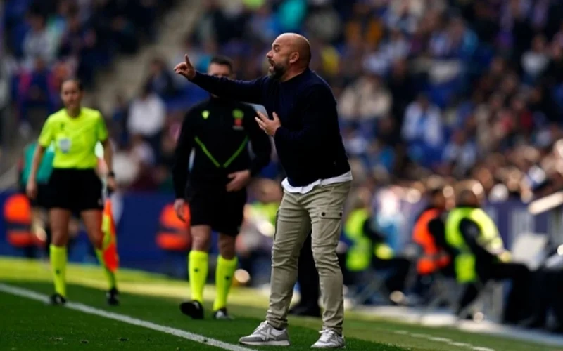 HLV Espanyol bảo vệ cầu thủ