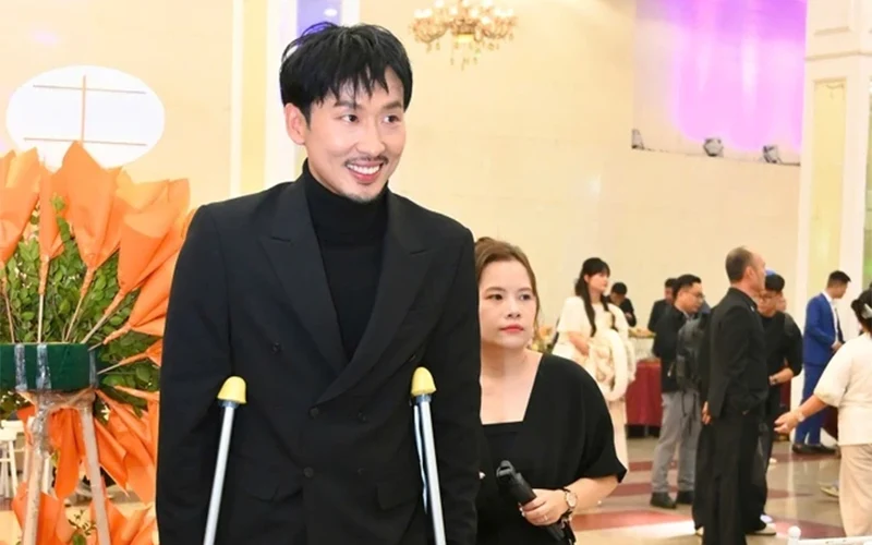 tuấn trần nhận được sự quan tâm từ đoàn phim