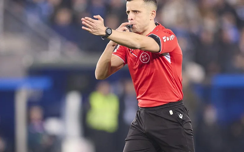 Trọng tài trận Espanyol vs Barcelona