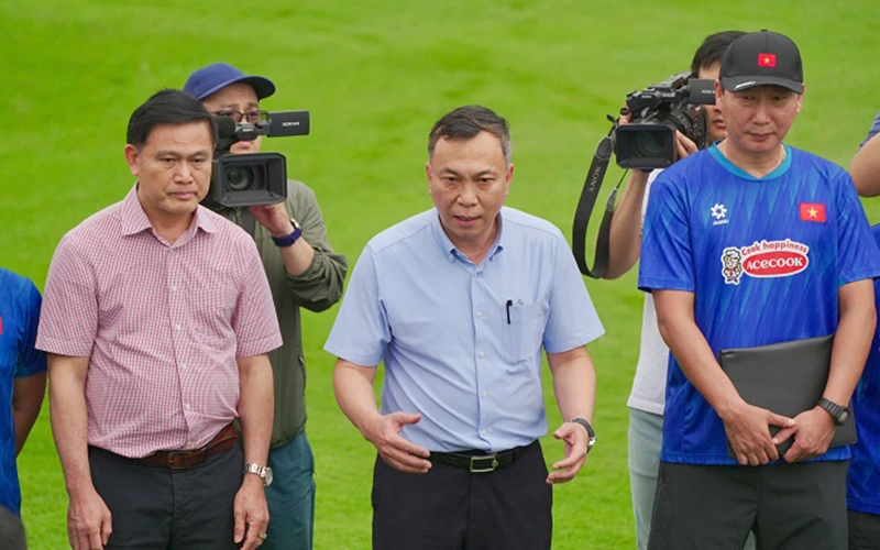 Đội Tuyển Đón Lãnh Đạo VFF