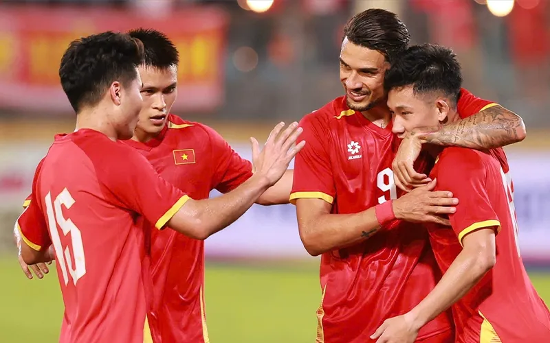 Hành Trình Trên Sân Cỏ