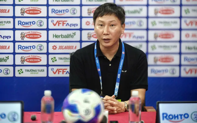 HLV Kim Sang-sik Đánh Giá Cao Đội Hình
