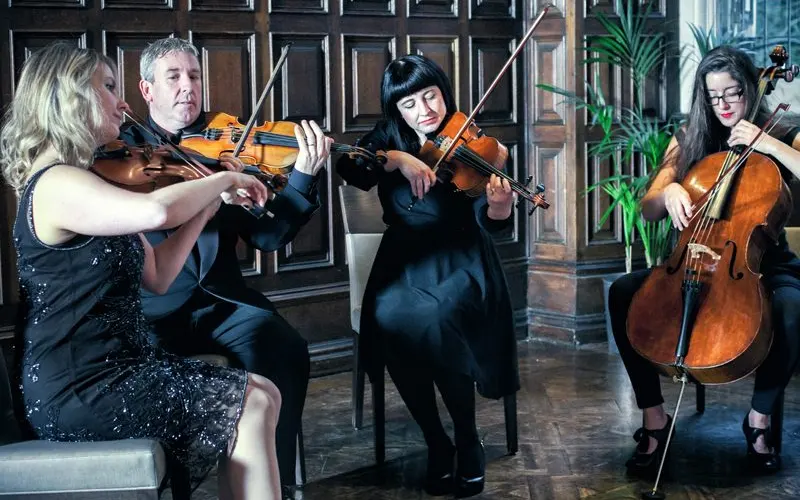 Không Gian Gần Gũi, Chân Thật