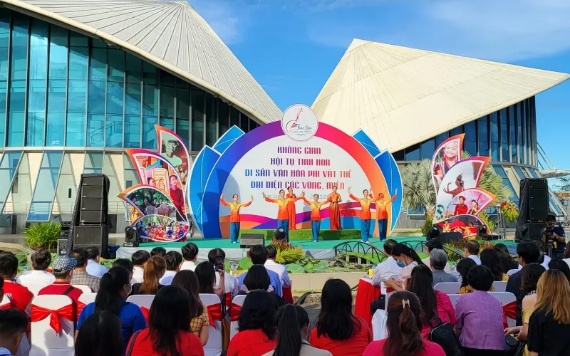 Kiến Trúc Đặc Sắc Của Nhà 3 Nón Lá