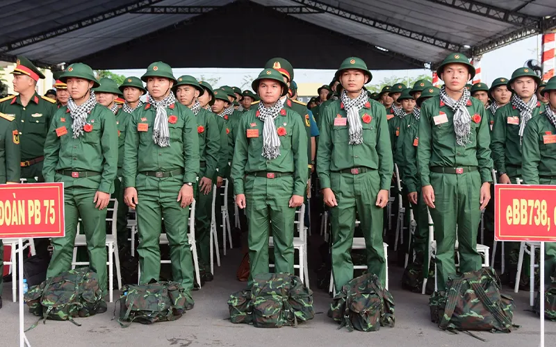 Tính chính trị và thể lực của tân binh