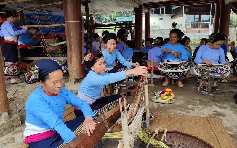 Chặng đường khôi phục nghệ thuật dệt