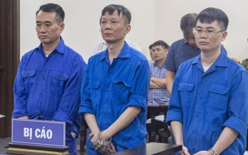 Phiên toà kéo dài hai ngày