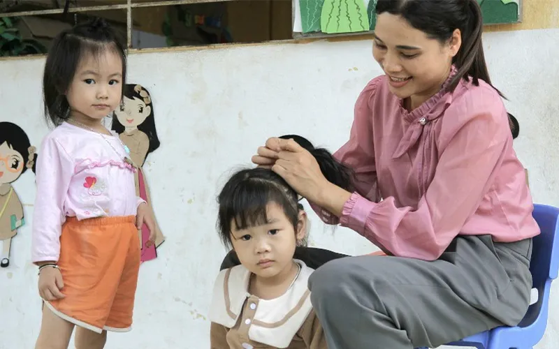 Sự thiếu hụt dịch vụ chăm sóc trẻ ảnh hưởng đến lao động nữ